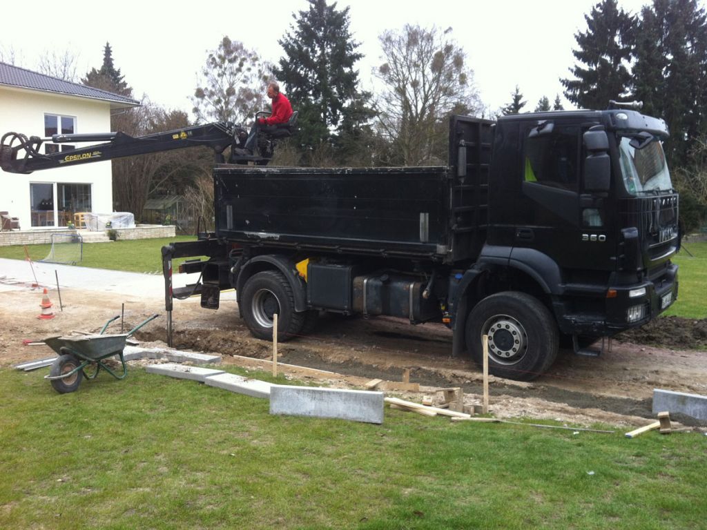 lkw-mit-bagger1.jpg